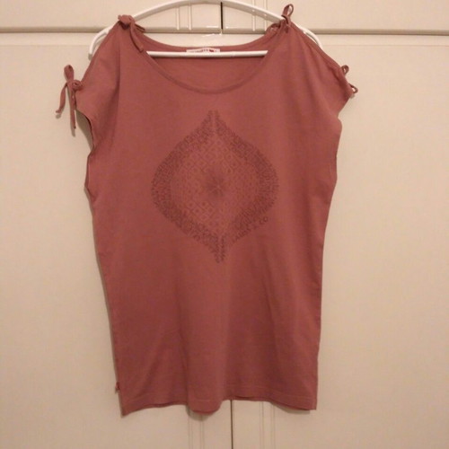 Levi's women's mako t-shirt used, size M, rotten apple color