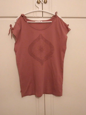 Levi's women's mako t-shirt used, size M, rotten apple color