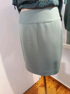 Pencil wool skirt with basque like new, pistachio color