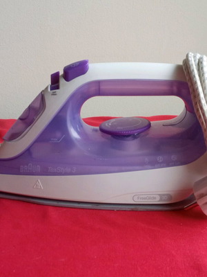 Braun TexStyle3 2350W steam iron like new