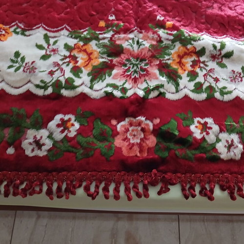 Velvet square tablecloth 1.50x1.50 m, burgundy with floral print
