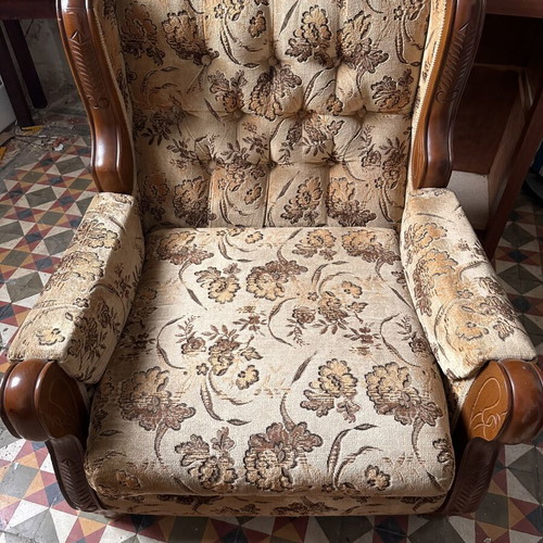 Vintage 80s sofa with carved wood – retro statement piece