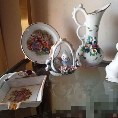 Various used home decor items, set