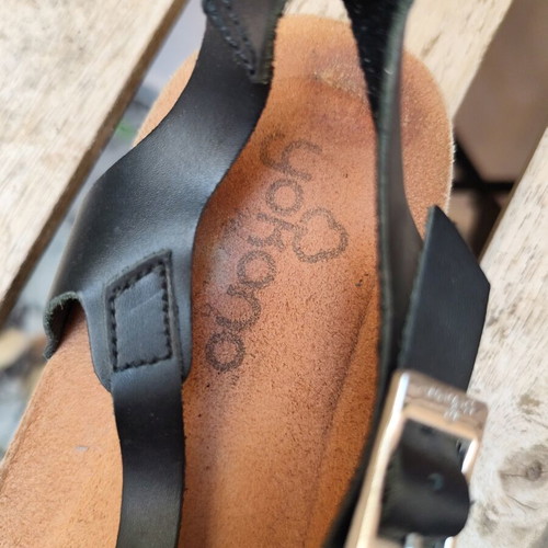 Yokono anatomical leather sandals size 38, like new, black