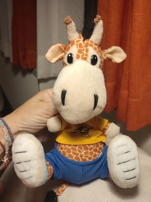 Stuffed giraffe mascot Beijing Olympics collector's edition like new