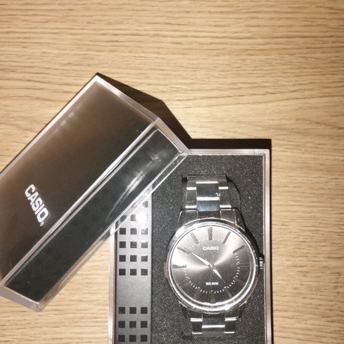 Casio wristwatch like new, silver men's MTP model