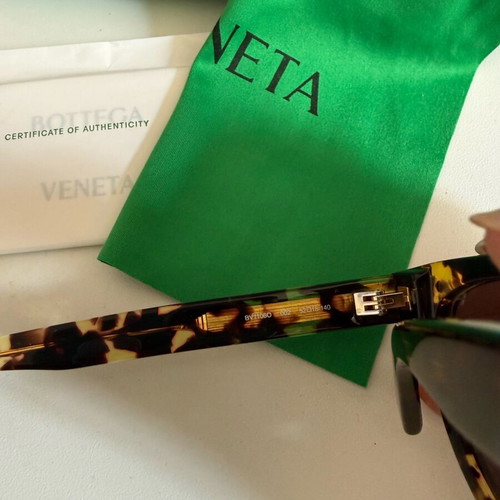 Bottega Veneta sunglasses like new, brown