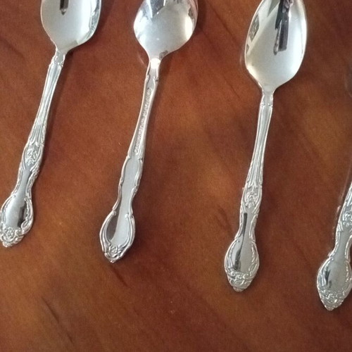 1847 Rogers Bros silver-plate set of 4 spoons like new, silver-plated