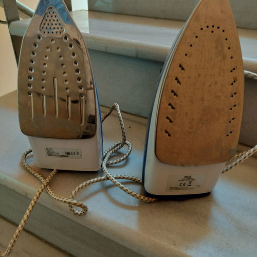 Electric steam irons, set of 2