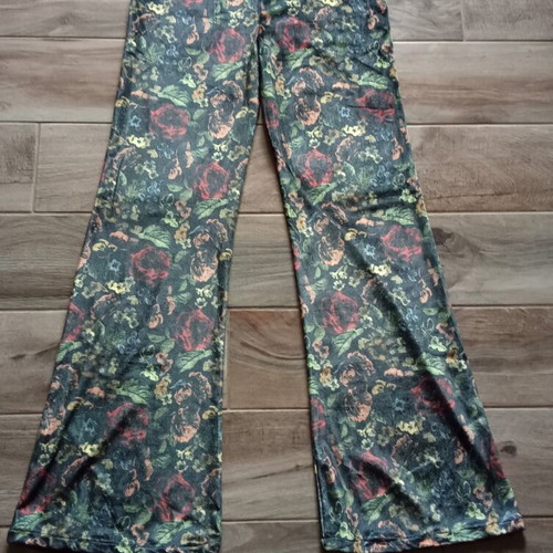 Elastic bell-bottom velvet pants used