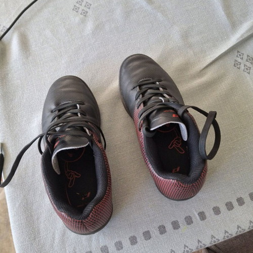 Pro Touch football shoes No 32 like new, turf