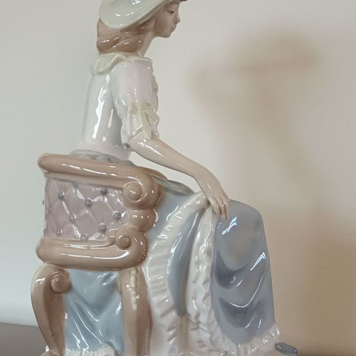 Porcelain figurine used with finesse and detailed design