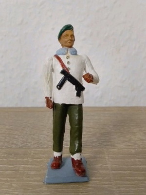 Athina figure with green beret used