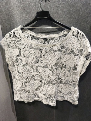 White lace top Bershka like new, boxy fit, one size