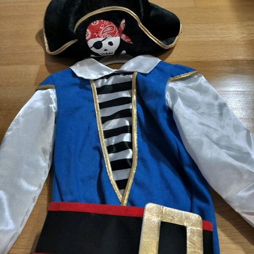 Pirate costume new for ages 3-5