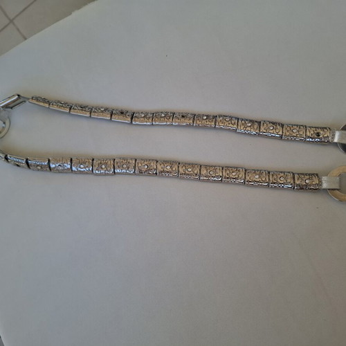 Women's belt silver color leather used