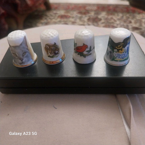 Souvenir thimbles like new