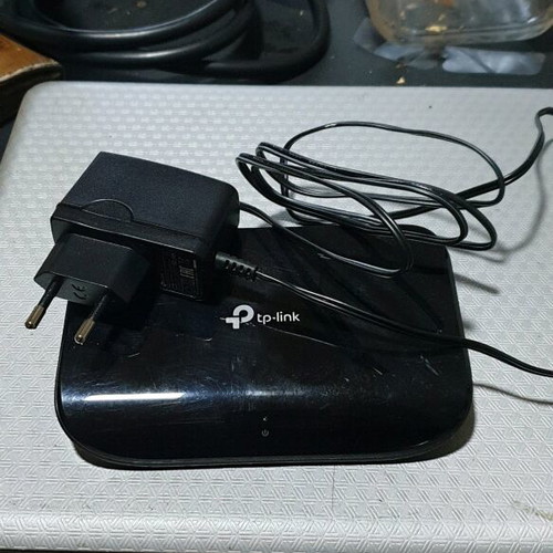 Gigabit switch 5 ports like new