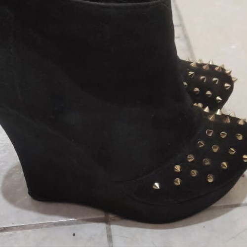 Ankle boots with studs size 40 like new, black, wedge heel