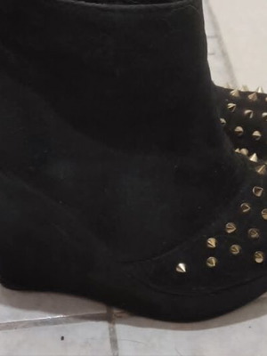 Ankle boots with studs size 40 like new, black, wedge heel