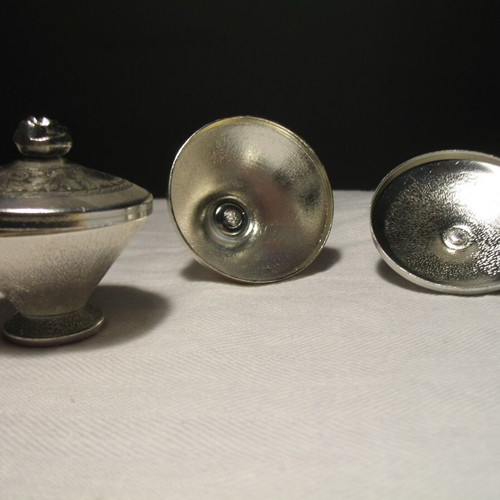 Pair of small metal jars like new