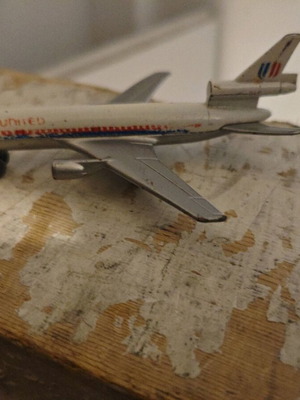 Matchbox Lesney Prod SB13 United DC-10 diecast plane used, collectible