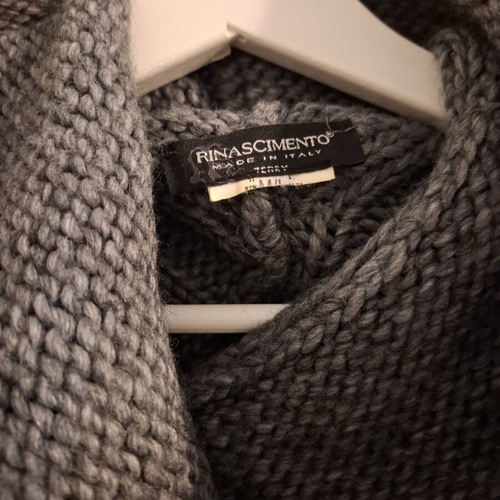 Rinascimento cape size M-L, like new, gray, warm winter poncho with fringes