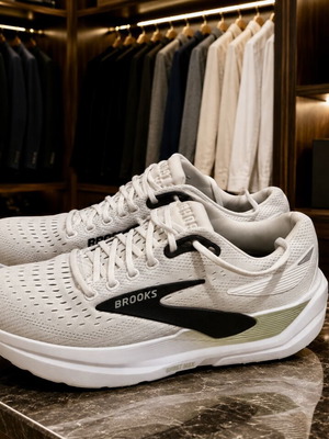 Brooks Ghost Max 3 sneakers μέγεθος EU 45 σαν καινούργιο