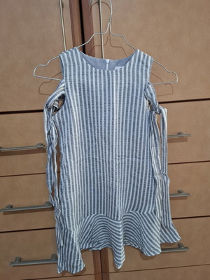 Dress linen-gauze light with shoulder design for ages 5-7, like new