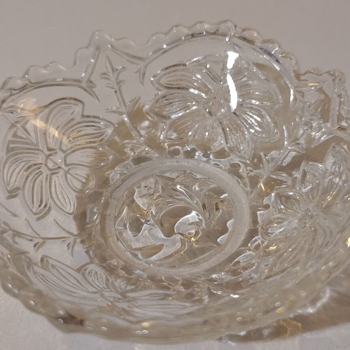 Small glass bowls with flowers and leaves used, set of 4