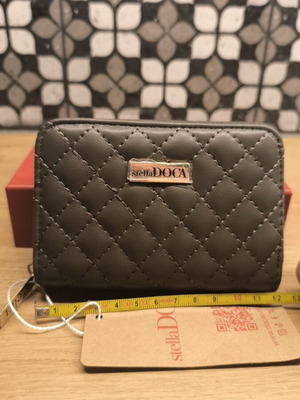 Doka wallet unused, khaki color