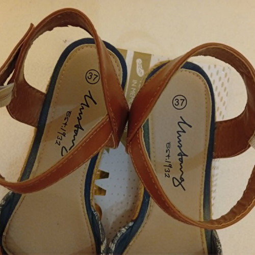 Mustang espadrilles with blue and turquoise leaf pattern like new, size 37