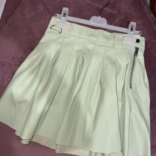 Bershka leather skirt light green like new with zipper, size S