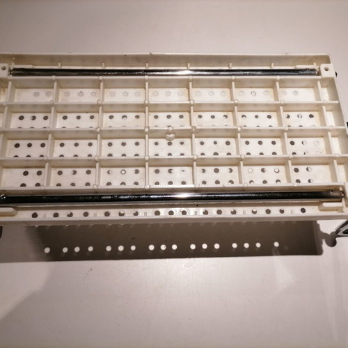 Adjustable bathtub seat new with plastic and metal supports