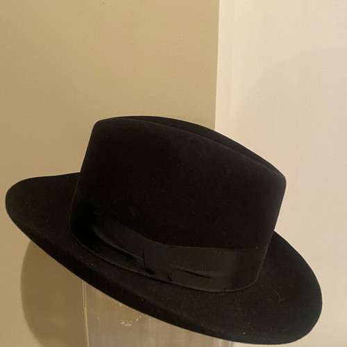 Black hat like new, size 60