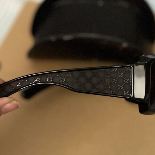 Gucci sunglasses, black