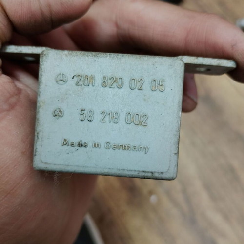 Relay for Mercedes W124 S124 A124 C124, 2018200205, 2 pieces