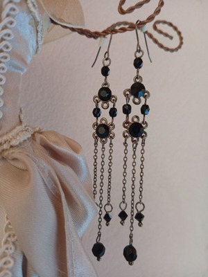 Long earrings with black beads like new