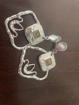 Earrings like new, pair