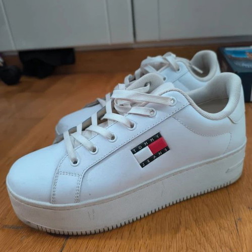 Tommy Hilfiger sneakers size 40, white