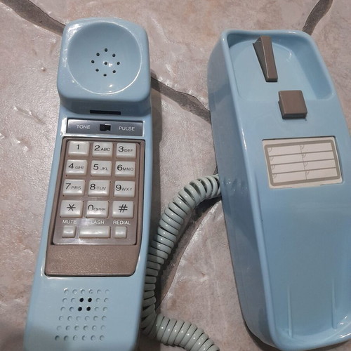 Wired home phones set of 4 like new, wall or desk mount