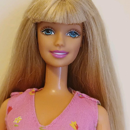 Barbie Pretty Flowers 1999 collectible in excellent condition