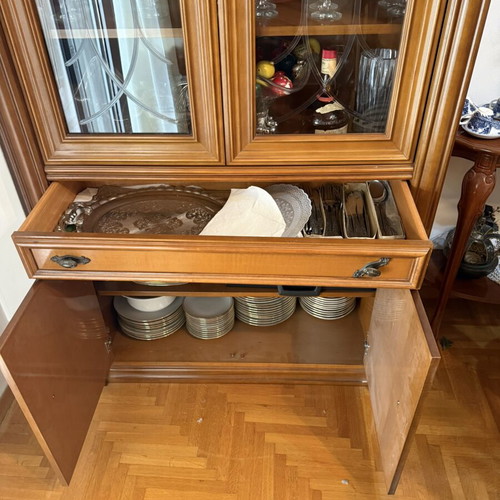 Classic wooden display cabinet like new, living room crystal cabinet