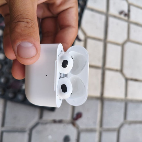 Bluetooth earbuds