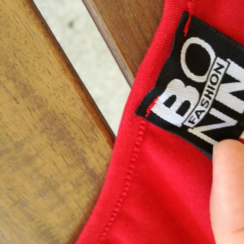 Red top used, size M