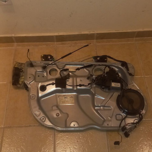 Volkswagen Polo 9N3 driver side window regulator
