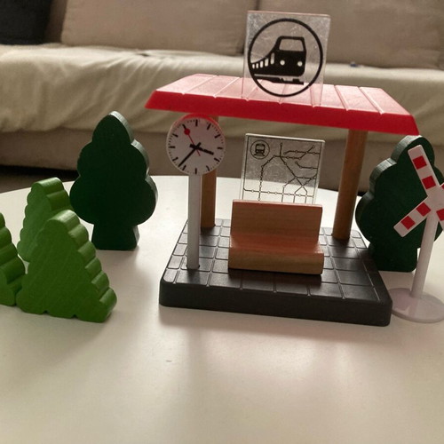 Train and railway toy used with 140 pieces