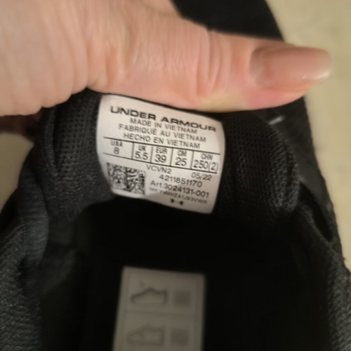 Under Armour athletic shoes size 39 used, black