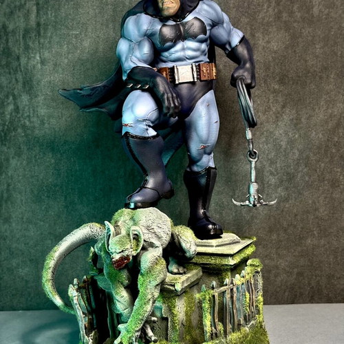 Batman statue from The Dark Knight Returns, like new, 1:9 scale