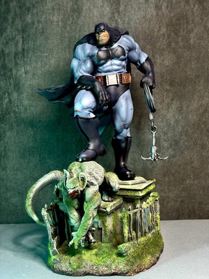 Batman statue from The Dark Knight Returns, like new, 1:9 scale